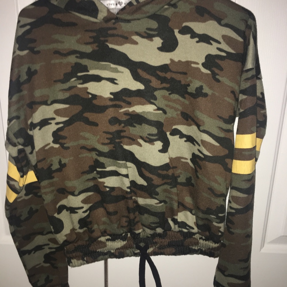 cropped camo hoodie